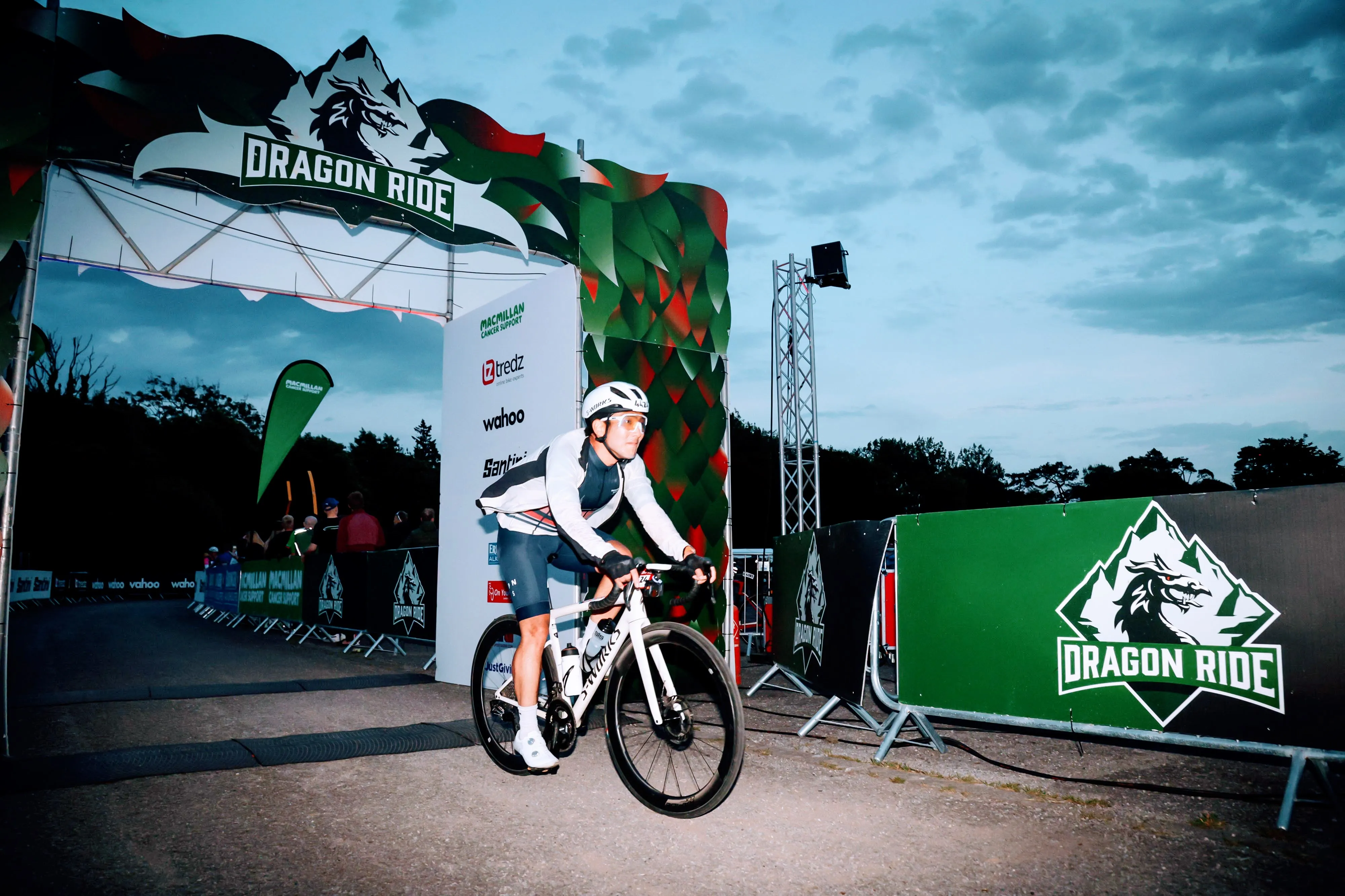 Finished in 15:00:19. Even though it was 21:40, it still felt like early evening rather than pitch black.