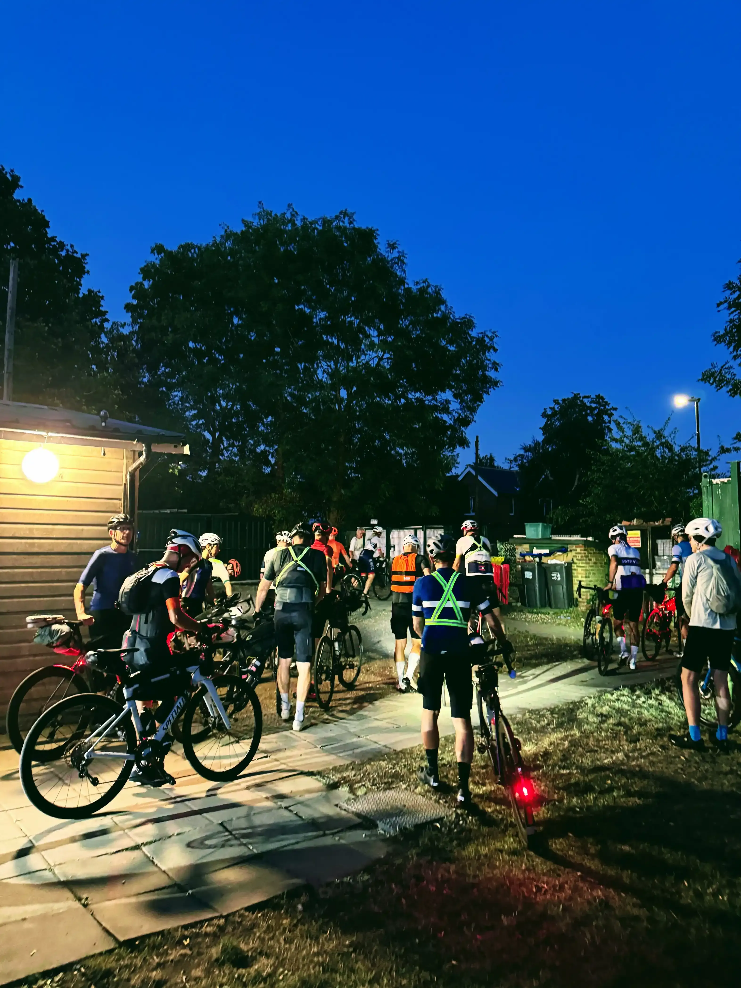 32 riders registered and started. I really envied those who came as a group.