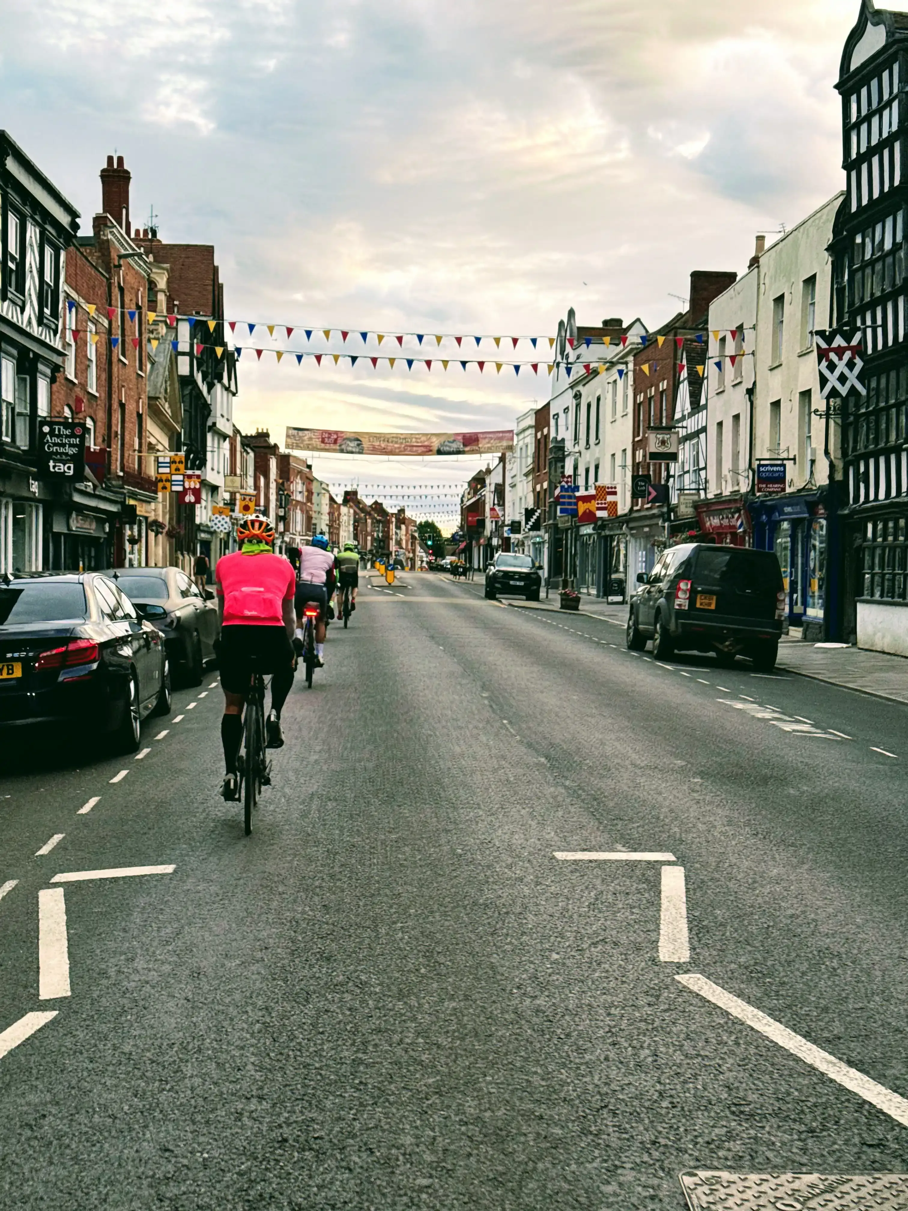 Started the ride in Tewkesbury. I kept leapfrogging with the randonneur in the pink jersey, and we ended up finishing together.