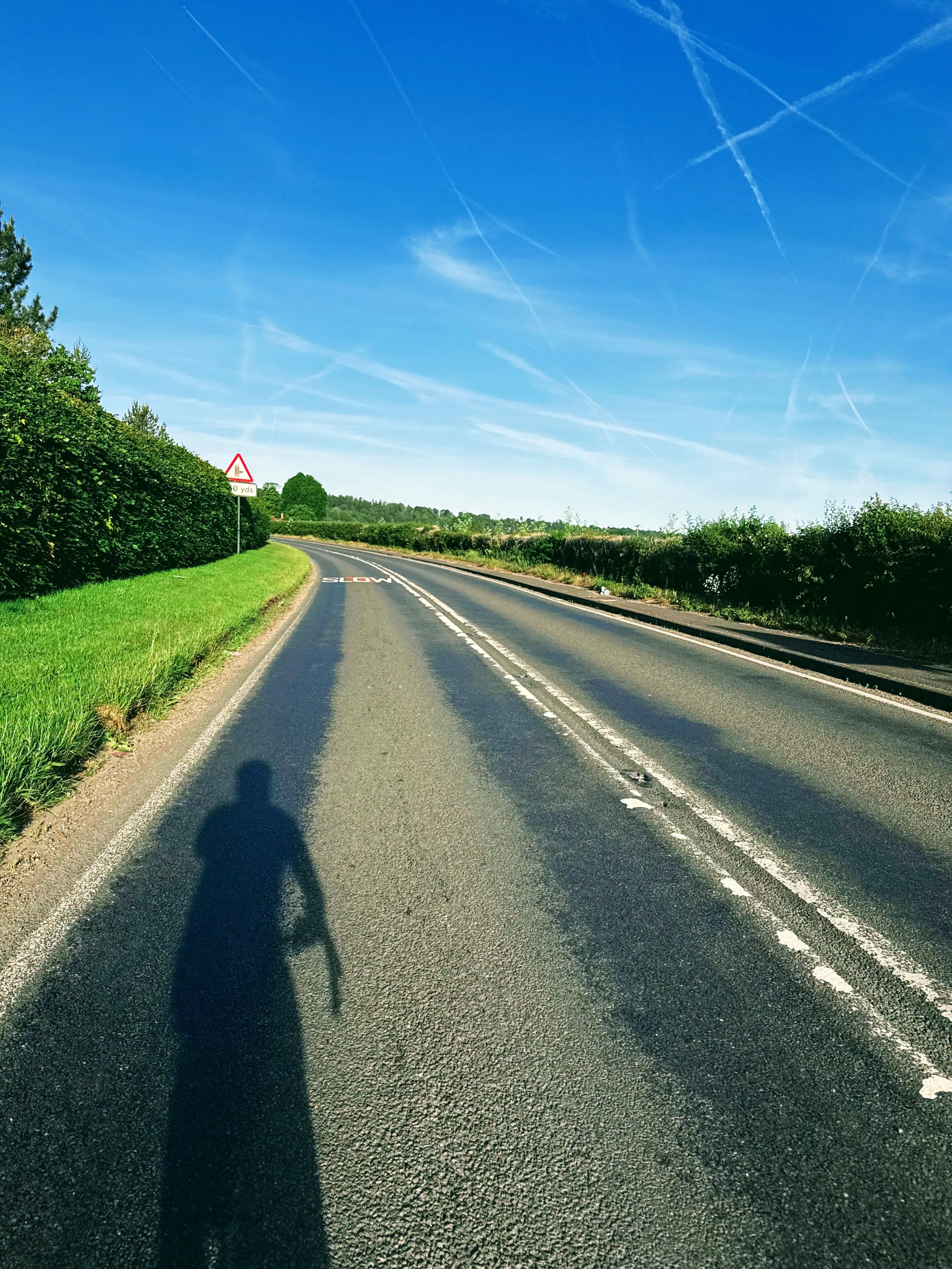 For a while after starting, the scenery leaves no room for boredom. Morning near Reading.